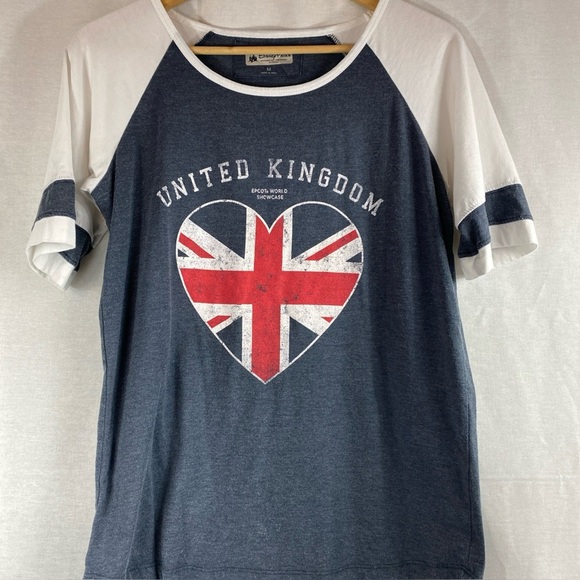 Disney Parks EPCOT World Showcase United Kingdom Pavilion Shirt Heart Medium - Picture 1 of 5